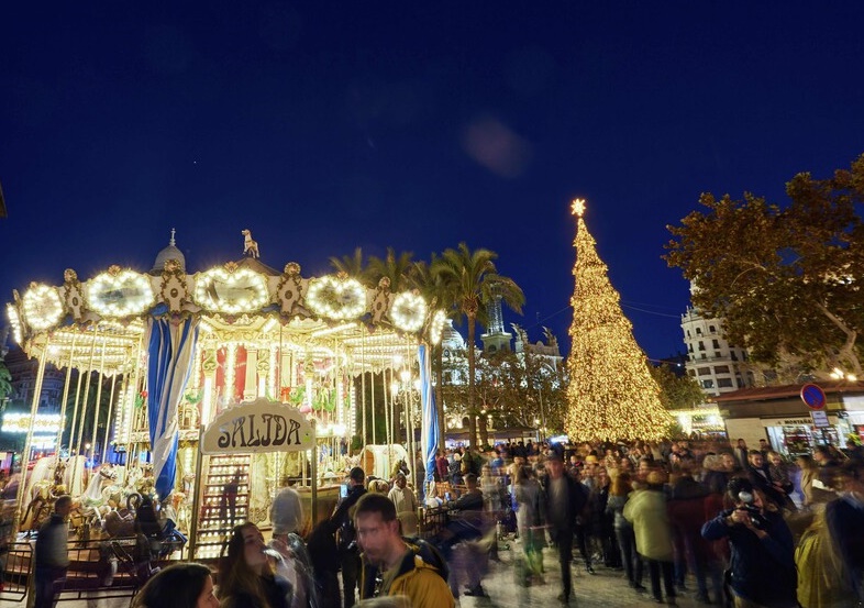 Enjoy the Christmas lights Visit Valencia